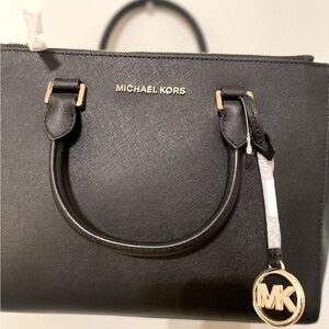 NWT Michael Kors Large black Leather Jet setting Top Handle handbag. OP:$348